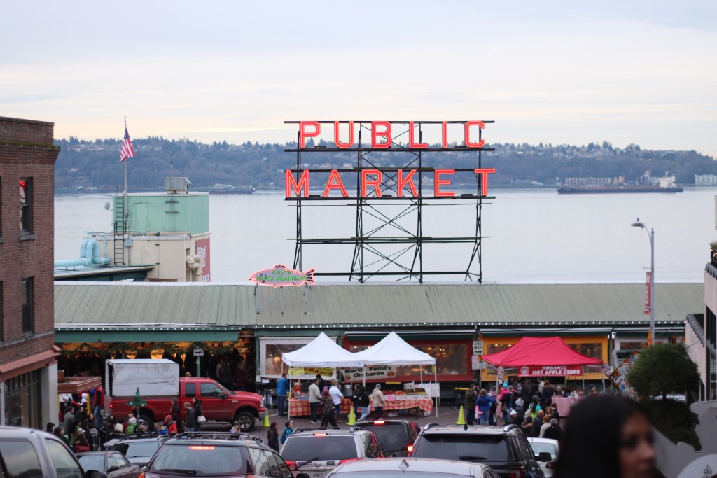 LOVELY IN LA SEATTLE WASHINGTON PIKE PLACE MARKET PLUS SIZE CURVY FASHION