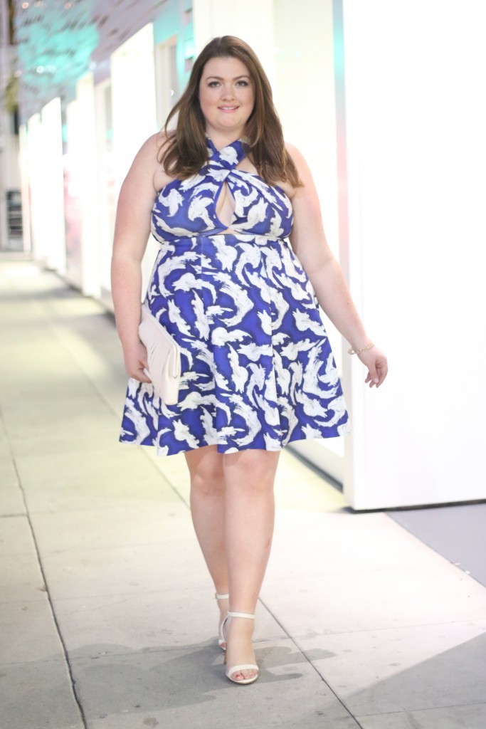 Lovely in La H & M shopping straight sizes when plus size curvy blogger blue white crop top curvy blogger los angeles beverly hills