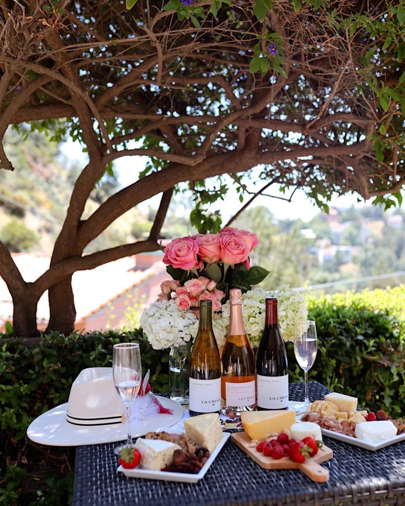 FROM DECOR TO DRESSES, HERE'S HOW TO THROW A STYLISH GARDEN PARTY - Lovely  In LA